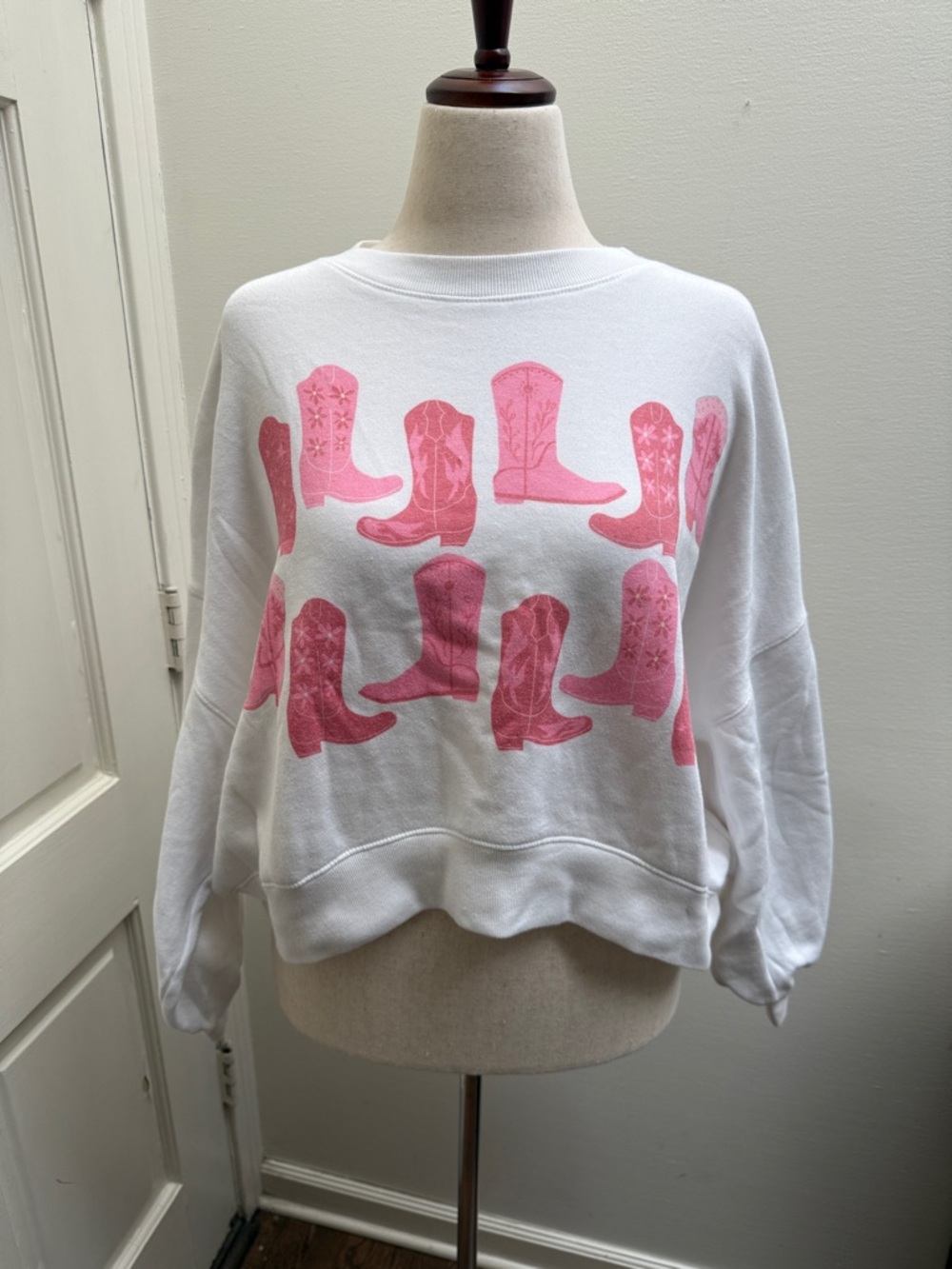 Judith March White Cropped Crewneck Sweatshirt